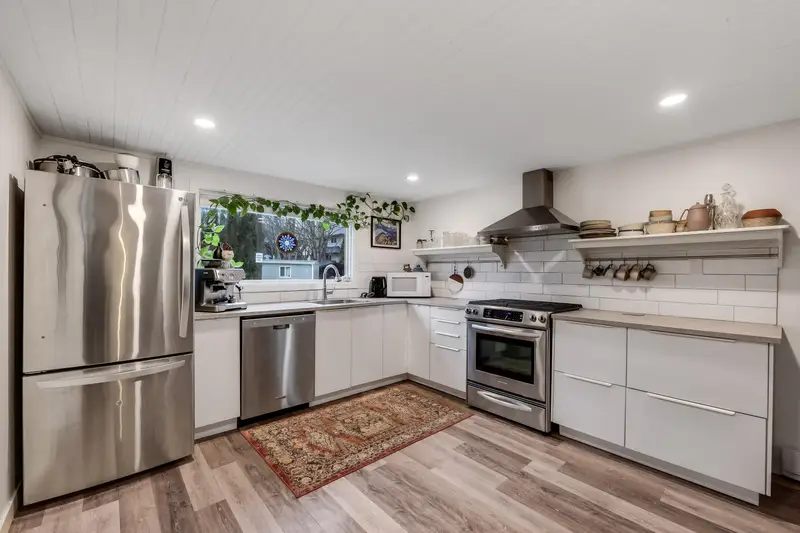 4 40022 GOVERNMENT ROAD - photo 1 of 13