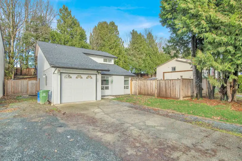 45533 MCINTOSH DRIVE - photo 2 of 28