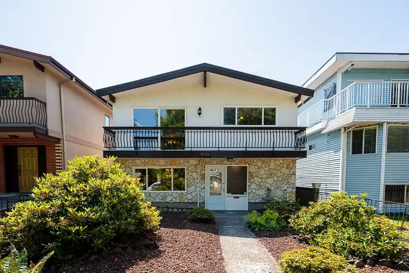2476 E 29TH AVENUE - photo 1 of 35