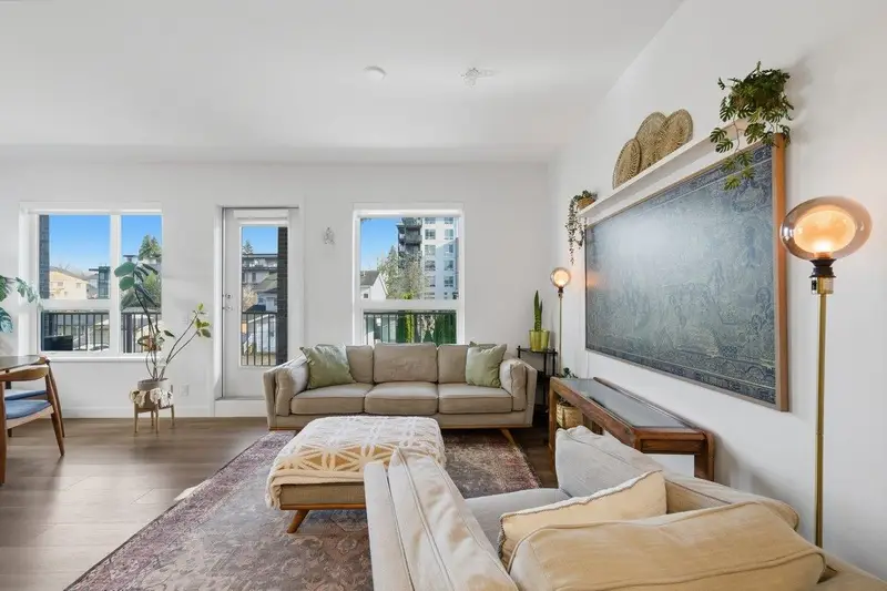 303 645 COMO LAKE AVENUE - photo 3 of 25