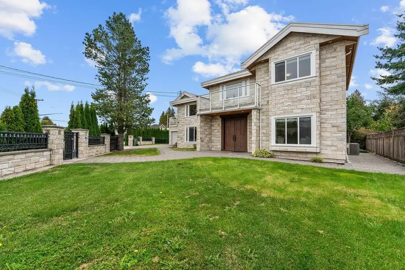 9200 SAUNDERS ROAD - photo 1 of 25