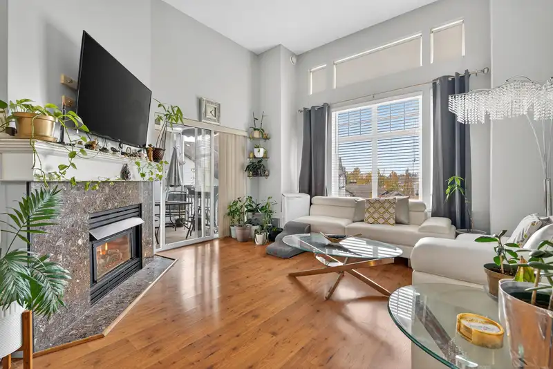 416 83 STAR CRESCENT - photo 2 of 33