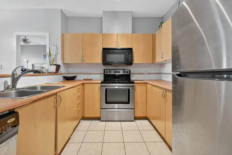 416 83 STAR CRESCENT - photo 3 of 33