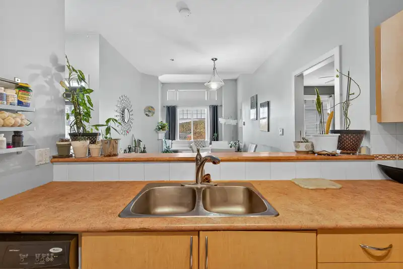 416 83 STAR CRESCENT - photo 4 of 33
