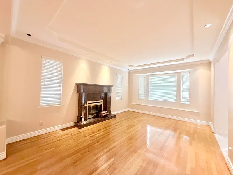 733 MACDONALD AVENUE - photo 3 of 25