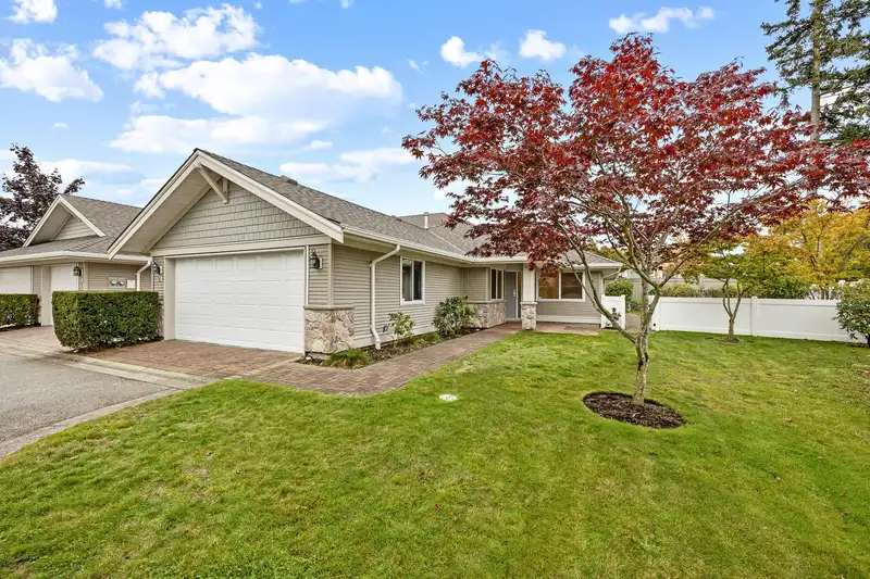 76 17516 4 AVENUE - photo 1 of 39