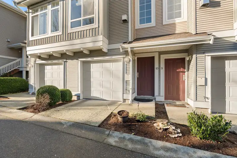 10 15068 58 AVENUE - photo 2 of 32