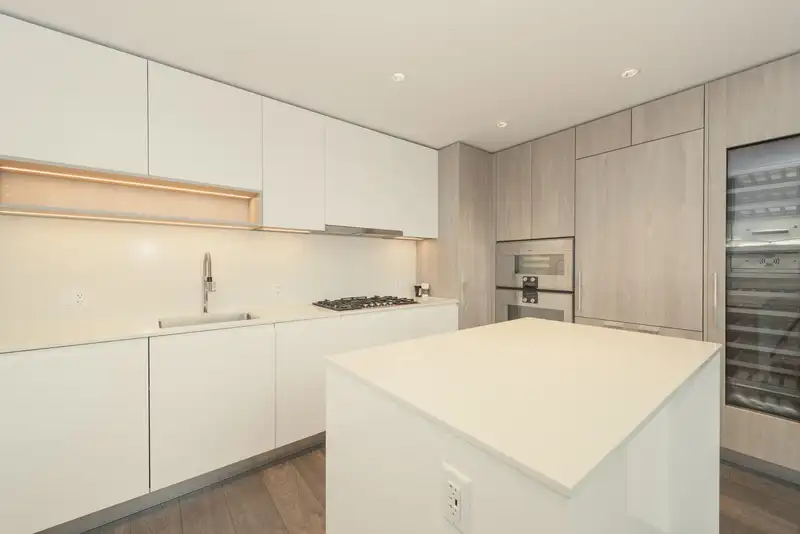 1309 6788 MINORU BOULEVARD - photo 2 of 32