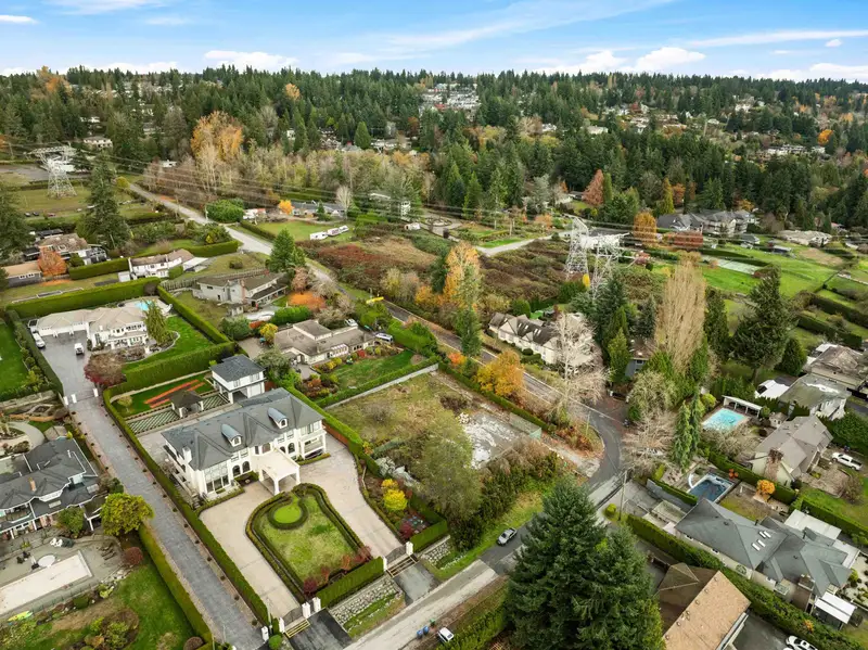 12793 54 AVENUE - photo 3 of 16