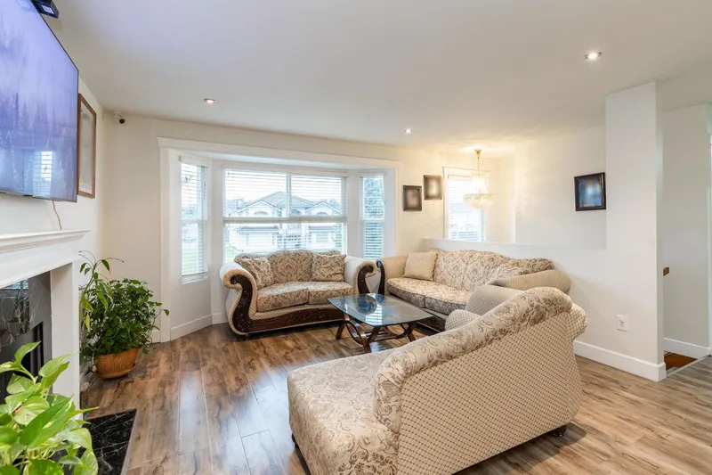 8412 134B STREET - photo 4 of 25