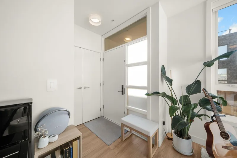 312 6085 IRMIN STREET - photo 3 of 25