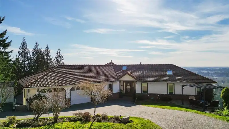 2591 ZURICH DRIVE - photo 1 of 40