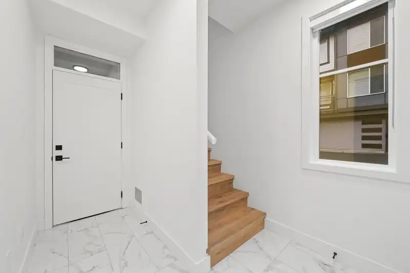 29 20763 76 AVENUE - photo 4 of 40
