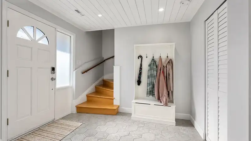 2170 MOSS CRESCENT - photo 3 of 40
