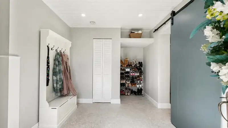 2170 MOSS CRESCENT - photo 4 of 40