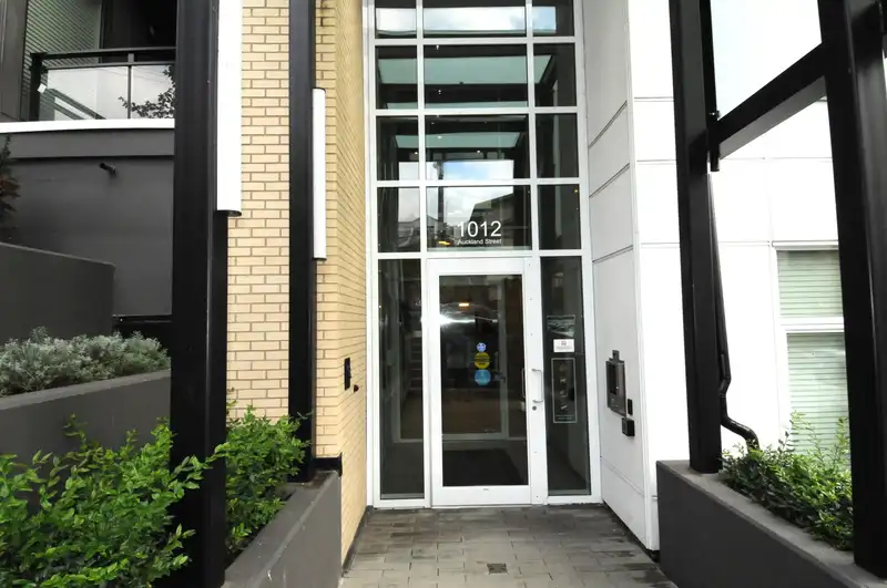 307 1012 AUCKLAND STREET - photo 3 of 23