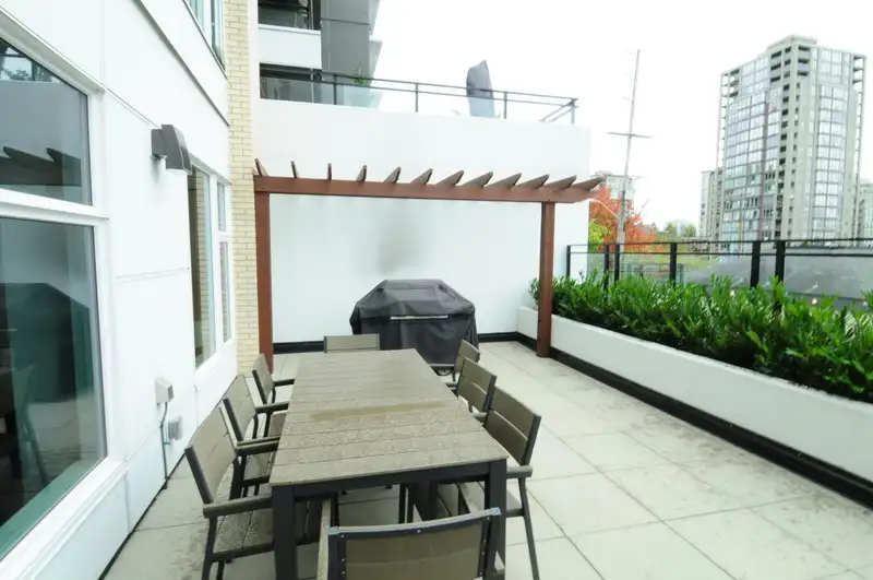 307 1012 AUCKLAND STREET - photo 4 of 23