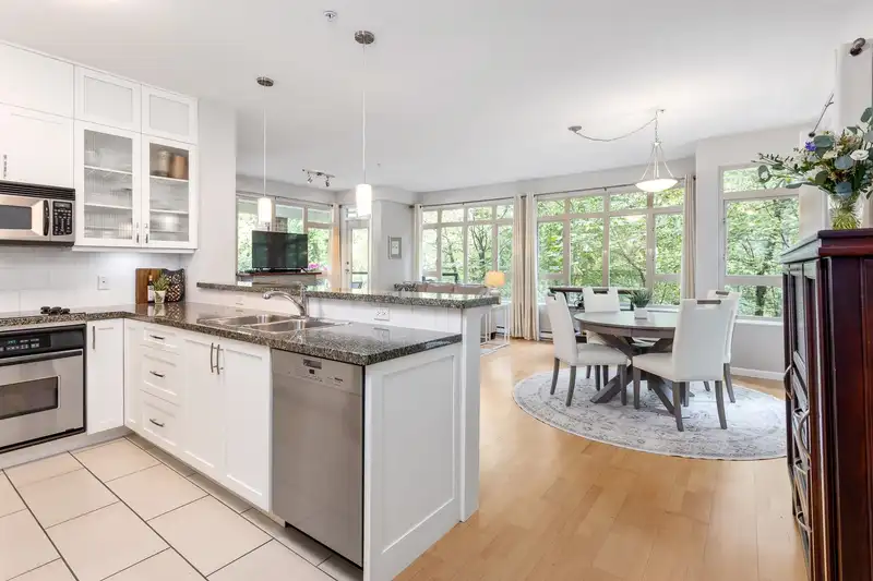 304 200 CAPILANO ROAD - photo 2 of 34