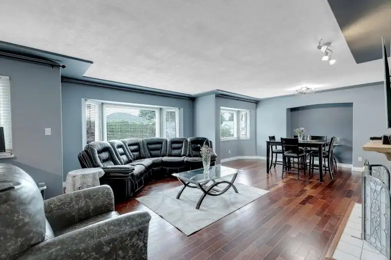 20140 ASHLEY CRESCENT - photo 1 of 40