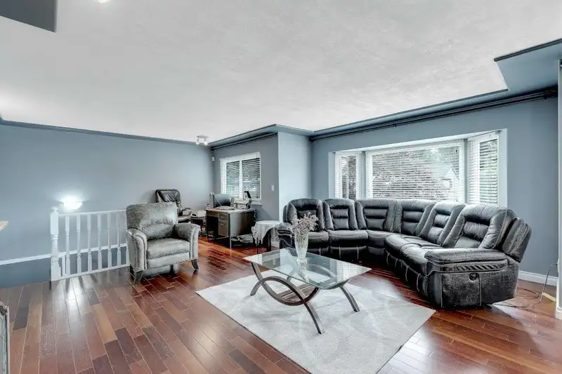 20140 ASHLEY CRESCENT - photo 2 of 40