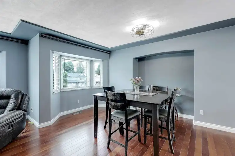 20140 ASHLEY CRESCENT - photo 3 of 40