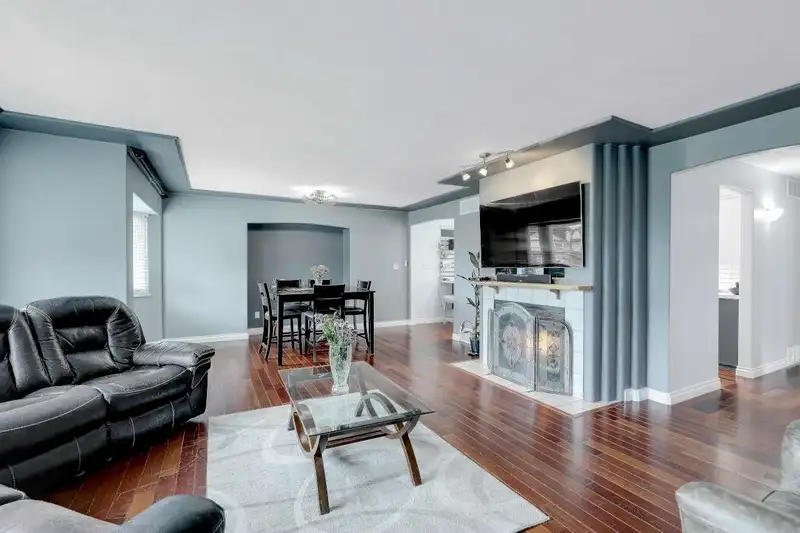 20140 ASHLEY CRESCENT - photo 4 of 40