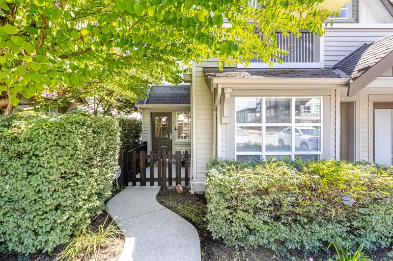 55 7155 189 STREET - photo 2 of 33