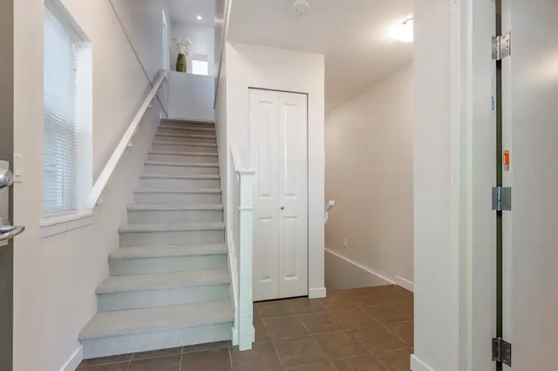 55 7155 189 STREET - photo 4 of 33