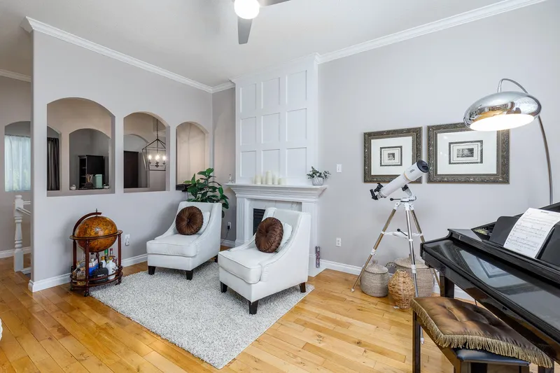 35485 CALGARY AVENUE - photo 2 of 25