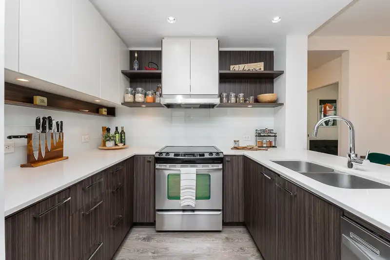 112 553 FOSTER AVENUE - photo 4 of 40
