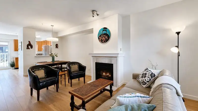 13 915 TOBRUCK AVENUE - photo 2 of 30