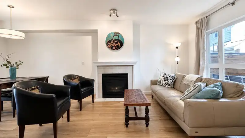 13 915 TOBRUCK AVENUE - photo 3 of 30