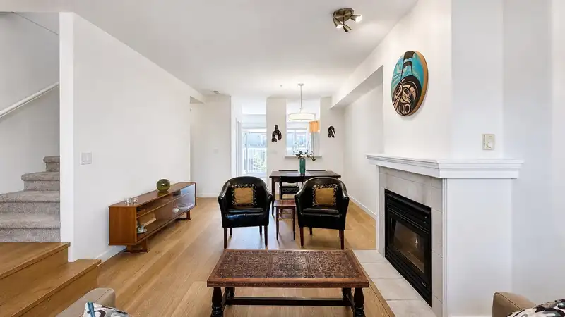 13 915 TOBRUCK AVENUE - photo 4 of 30