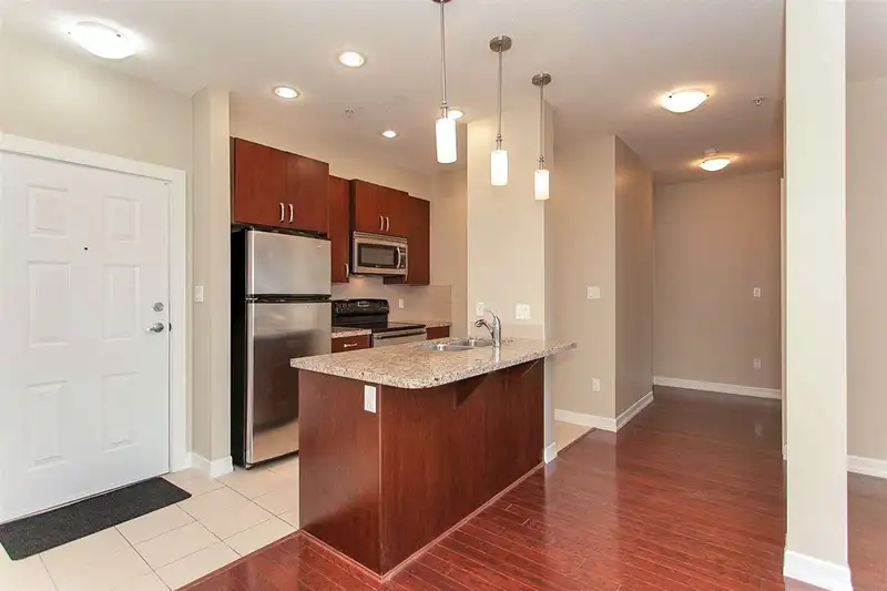 302 10237 133 STREET - photo 3 of 13