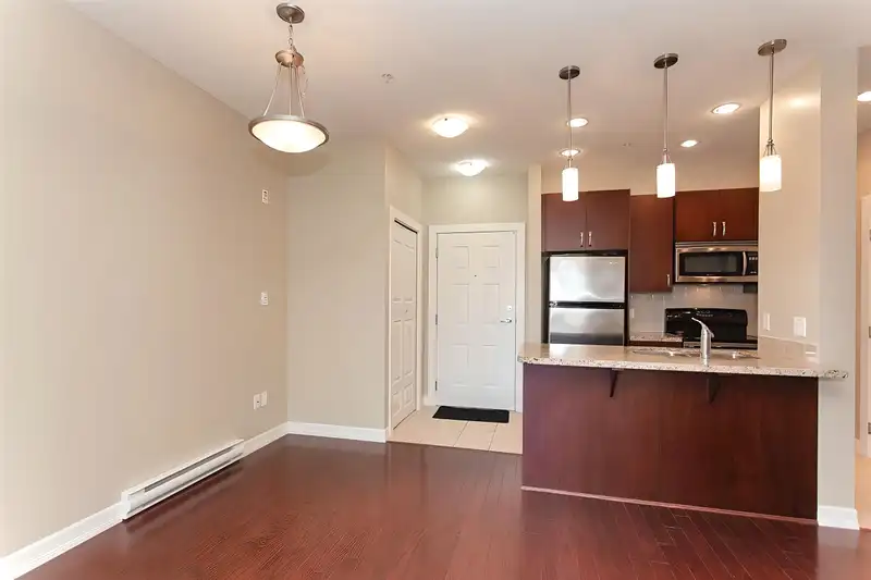 302 10237 133 STREET - photo 4 of 13