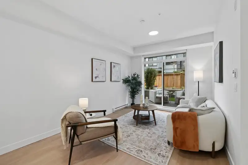 209 33820 SOUTH FRASER WAY - photo 1 of 13