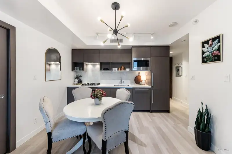 912 68 SMITHE STREET - photo 2 of 25