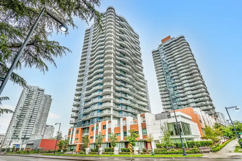 1602 13318 104 AVENUE - photo 2 of 37
