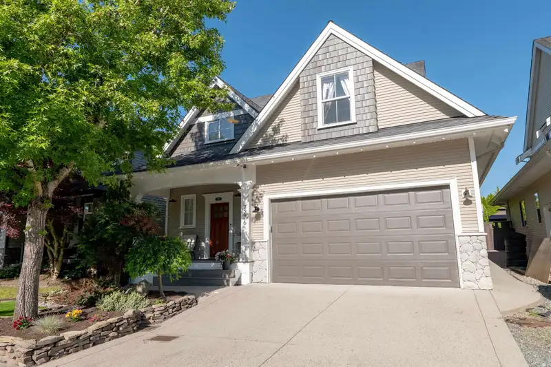 7276 196A STREET - photo 2 of 37