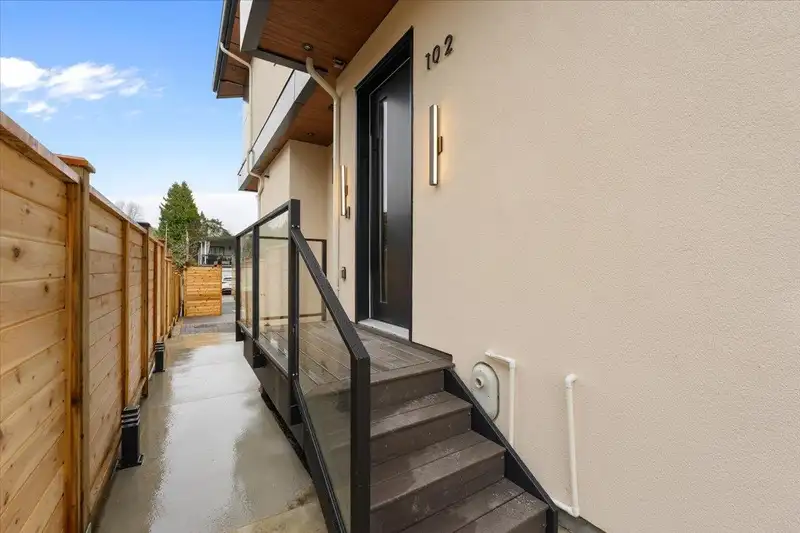 102 1518 HATTON AVENUE - photo 2 of 38