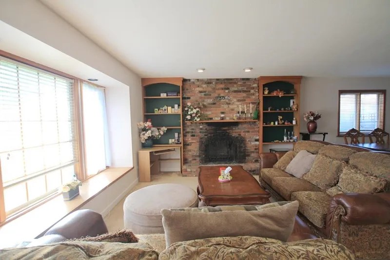 4615 EDMONDS DRIVE - photo 3 of 25