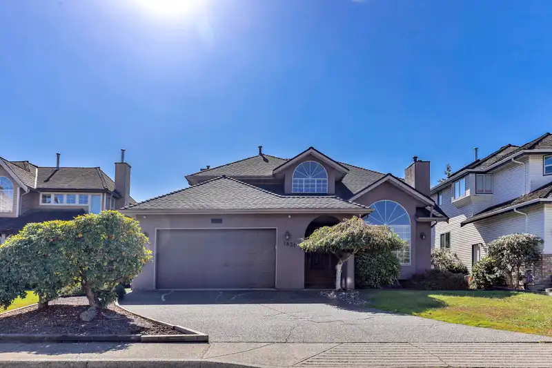 1831 WALNUT CRESCENT - photo 1 of 37