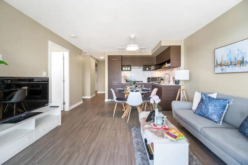 2506 570 EMERSON STREET - photo 4 of 26