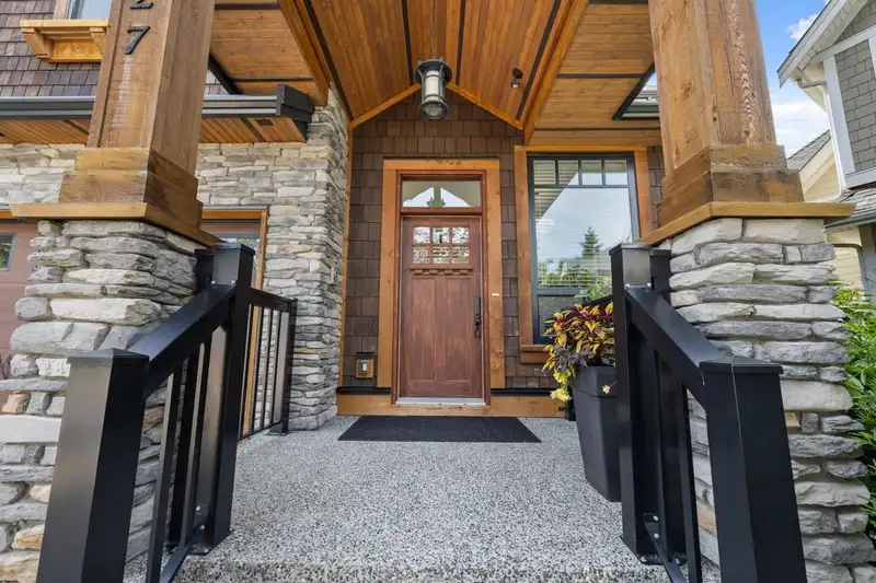 327 171A STREET - photo 2 of 40