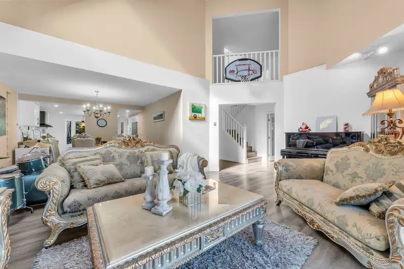 1040 JEFFERSON AVENUE - photo 4 of 40
