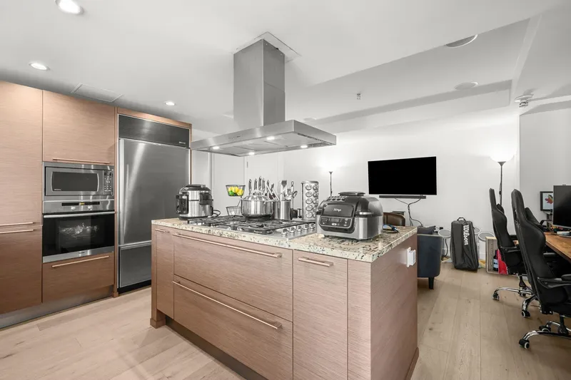 3001 1111 ALBERNI STREET - photo 2 of 25