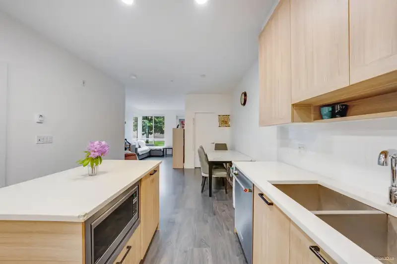 209 7133 14TH AVENUE - photo 2 of 27