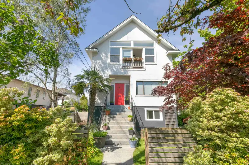 827 E 16TH AVENUE - photo 2 of 39