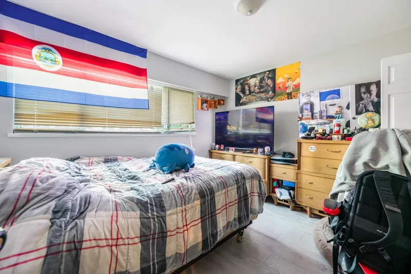 2155 PRAIRIE AVENUE - photo 3 of 25