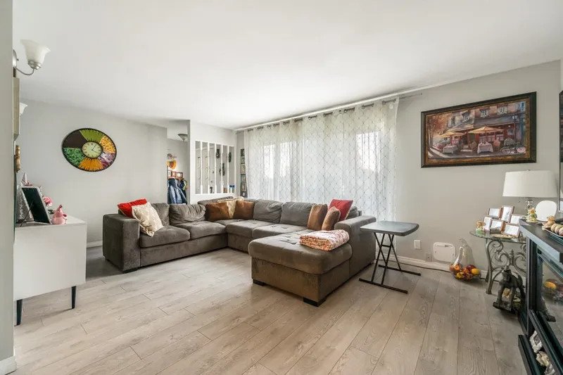 2155 PRAIRIE AVENUE - photo 4 of 25